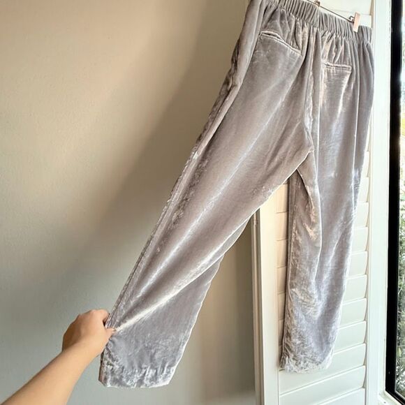 Crushed Velvet Relaxed Fit Tapered Leg Cropped Pant in Silver Grey size Medium - Picture 9 of 10